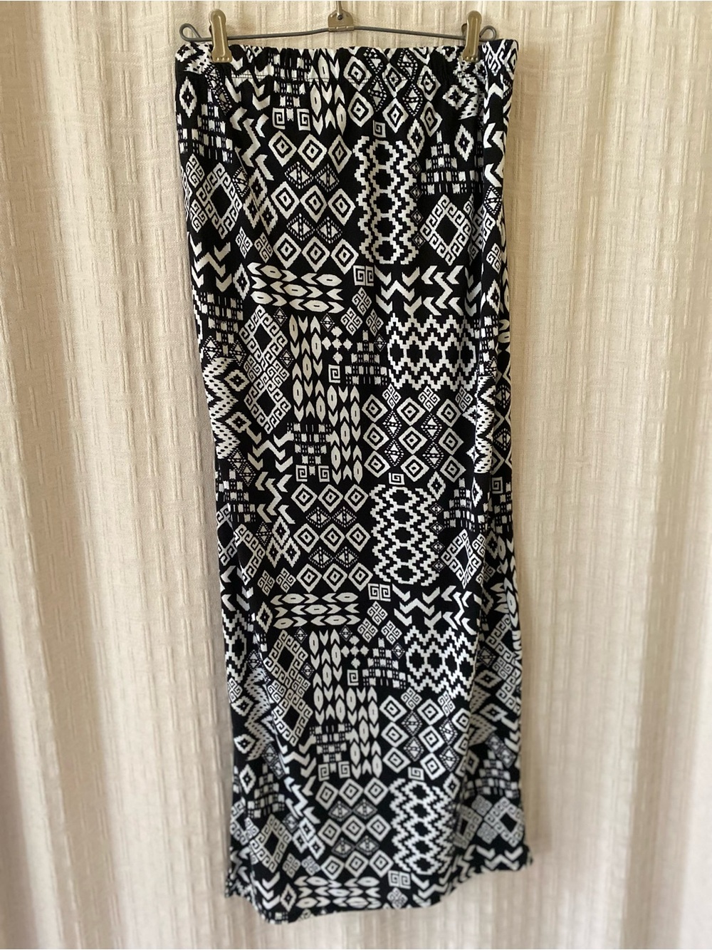 Derek Heart Black and White Geometric Maxi Skirt